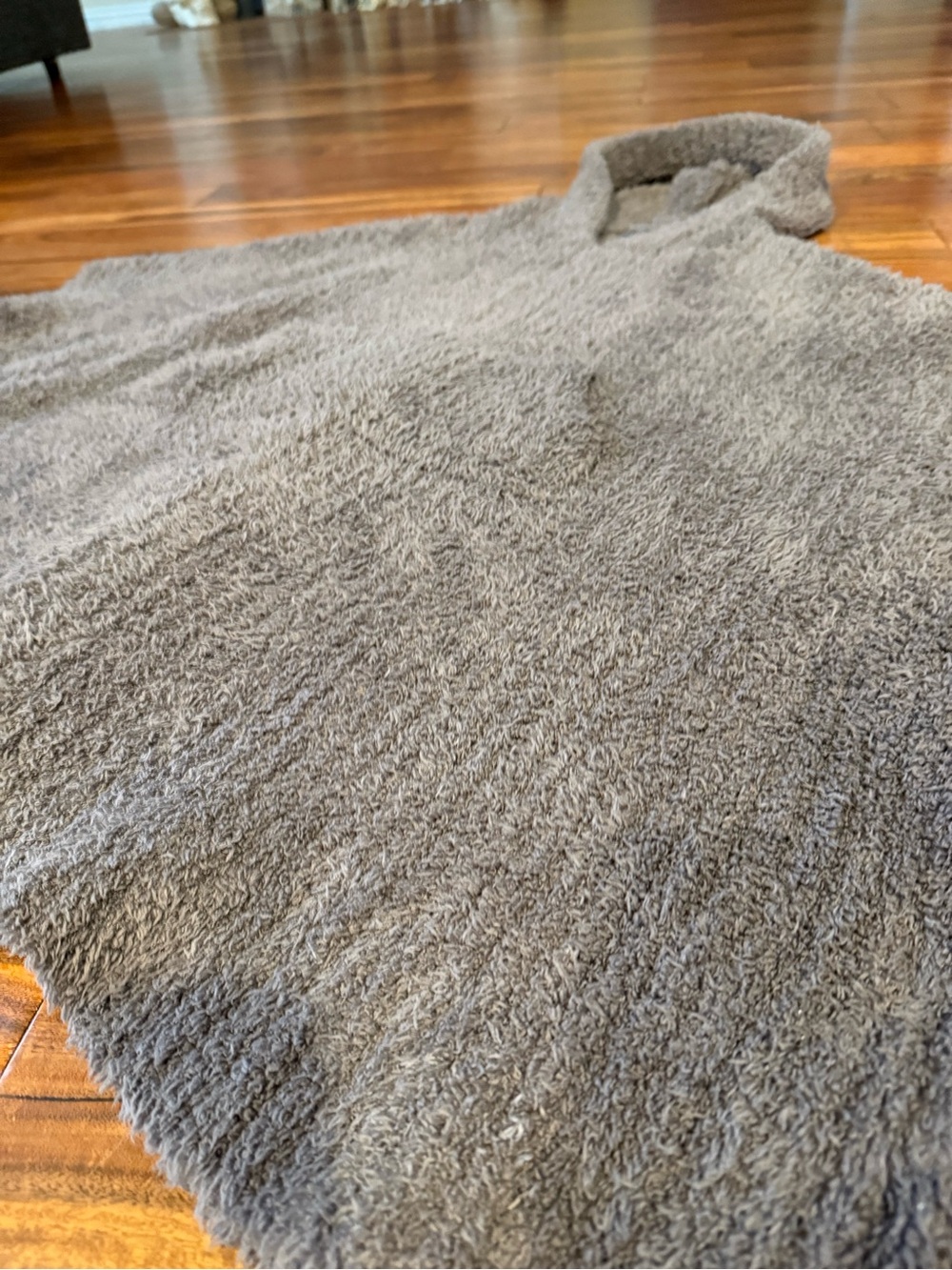 Barefoot Dreams The Cozy Hooded Poncho Beach Rock OS - Picture 4 of 7